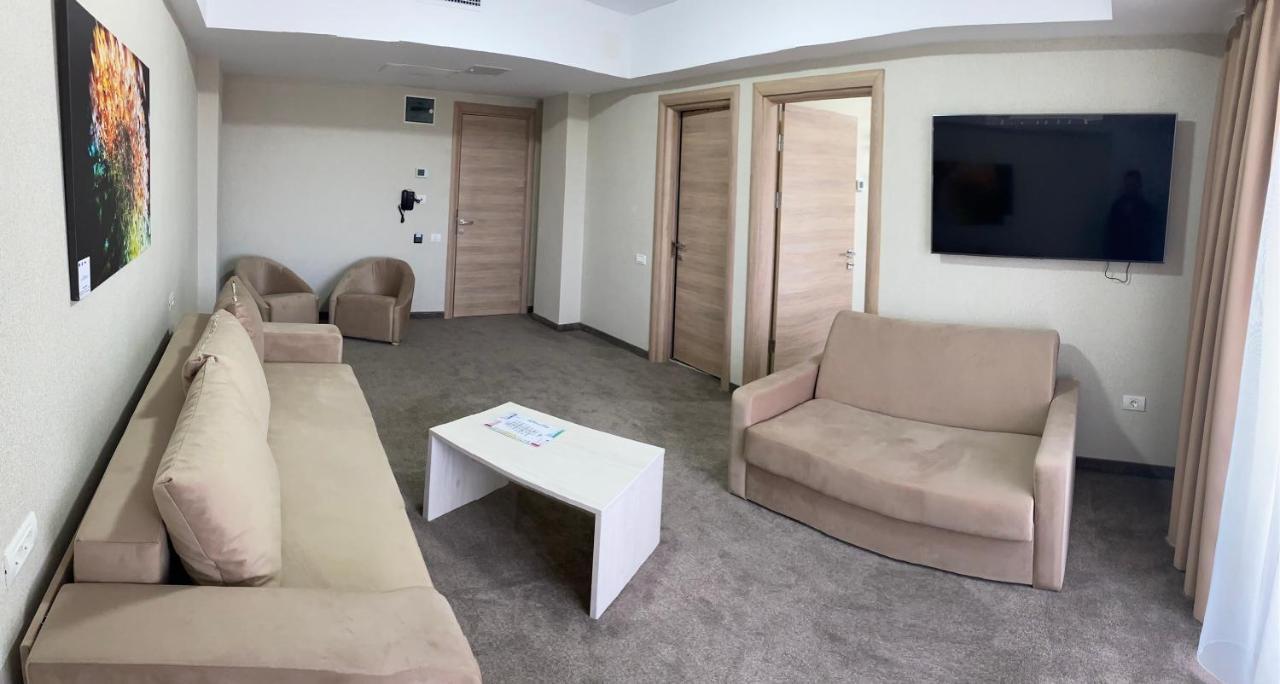 Hotel Alis เอโฟริเอนอร์ด ภายนอก รูปภาพ