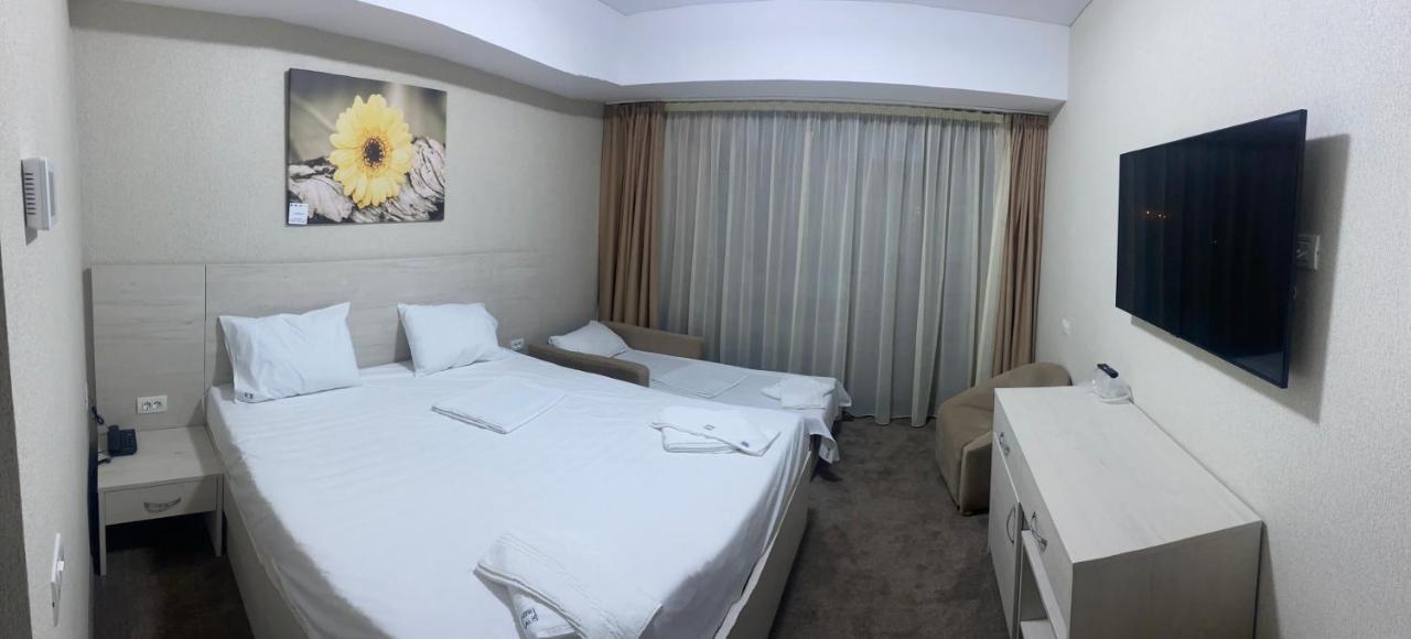 Hotel Alis เอโฟริเอนอร์ด ภายนอก รูปภาพ