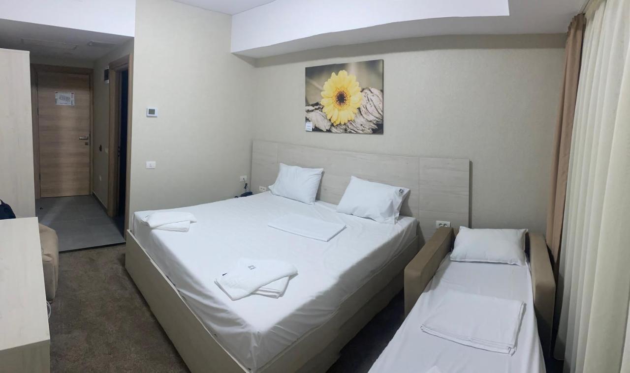 Hotel Alis เอโฟริเอนอร์ด ภายนอก รูปภาพ