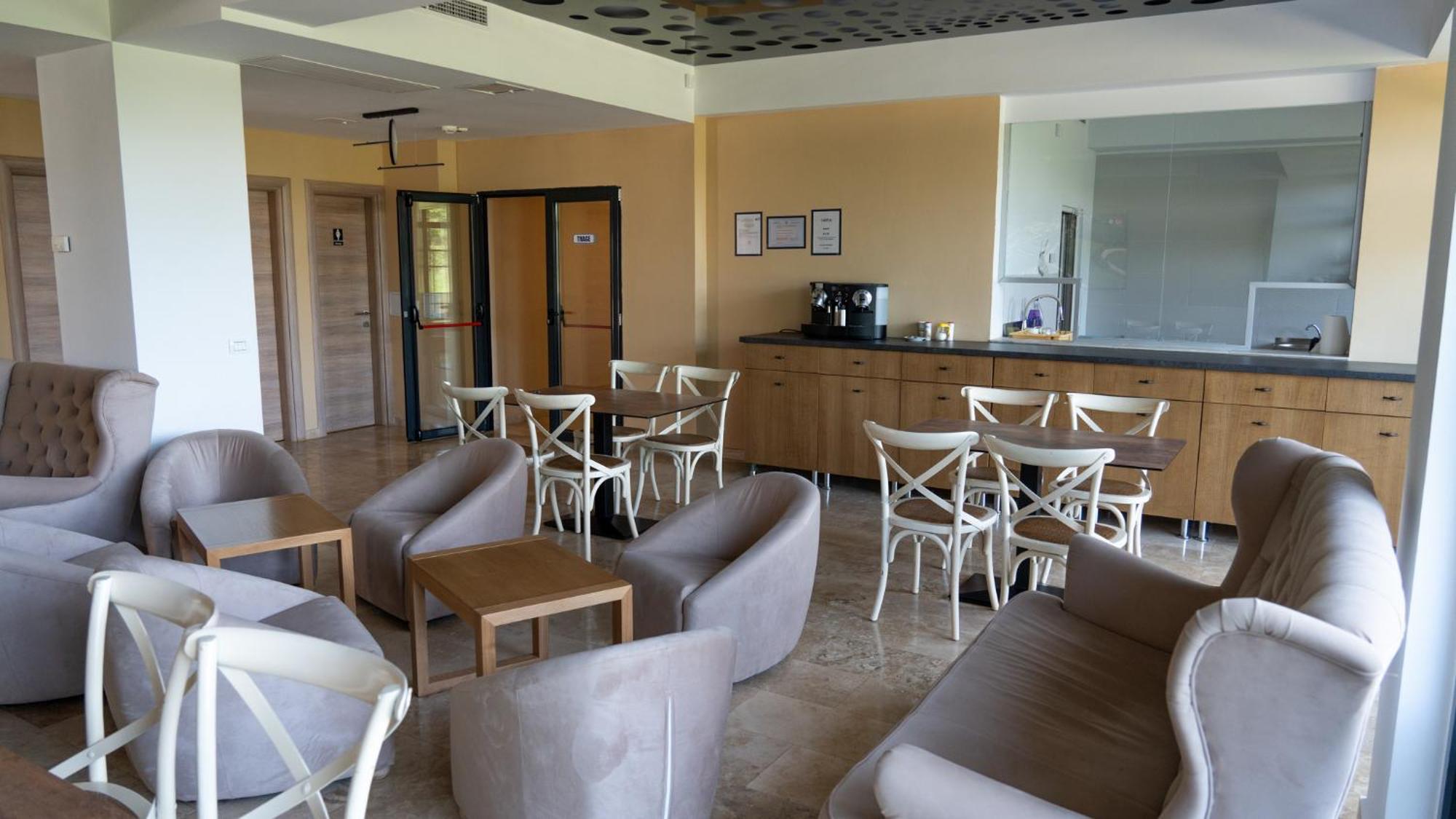 Hotel Alis เอโฟริเอนอร์ด ภายนอก รูปภาพ