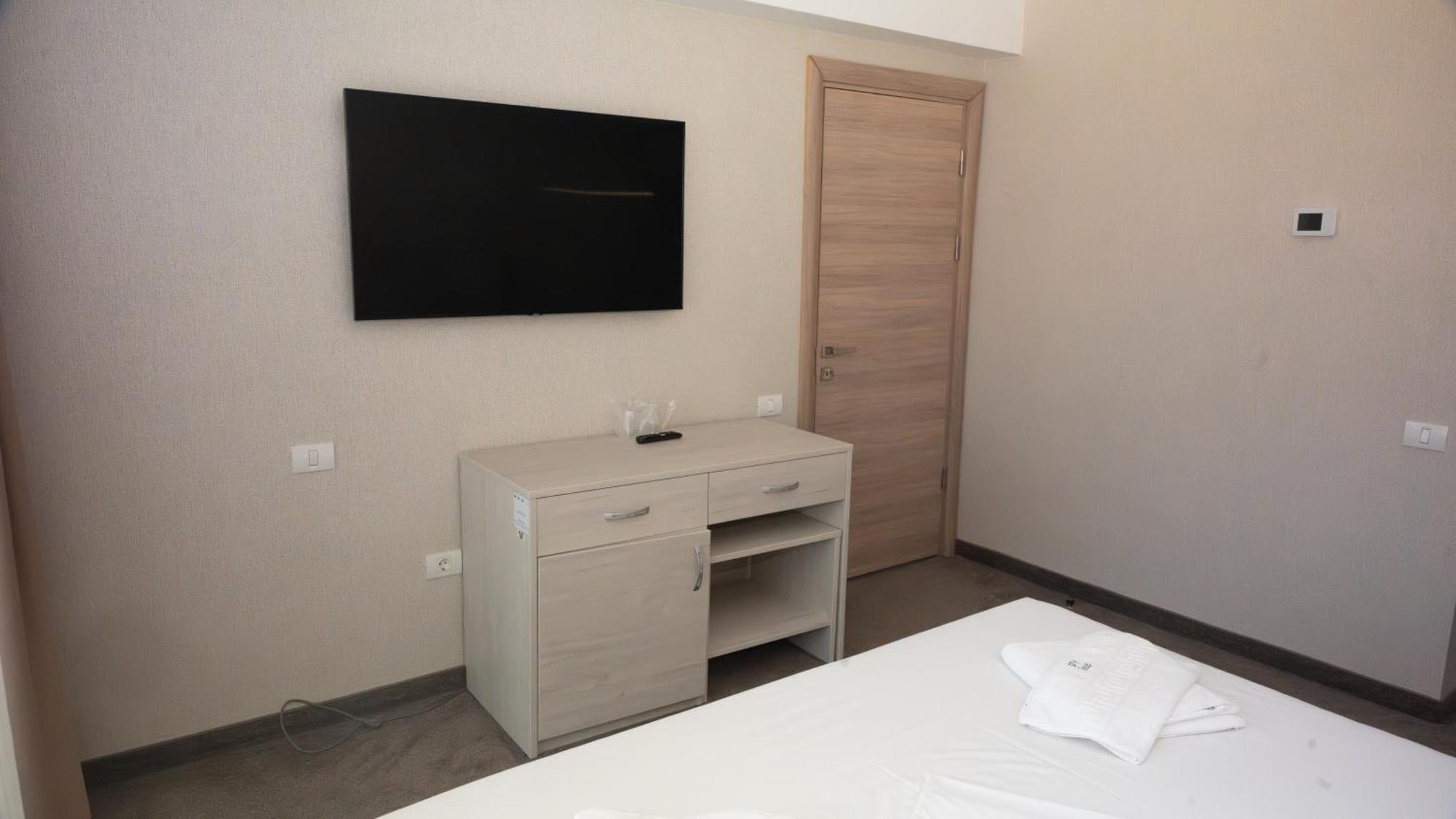 Hotel Alis เอโฟริเอนอร์ด ภายนอก รูปภาพ