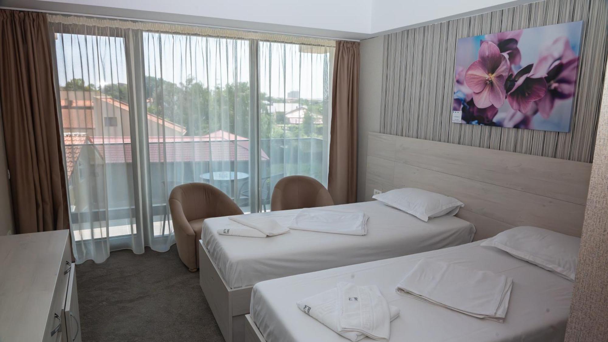 Hotel Alis เอโฟริเอนอร์ด ภายนอก รูปภาพ