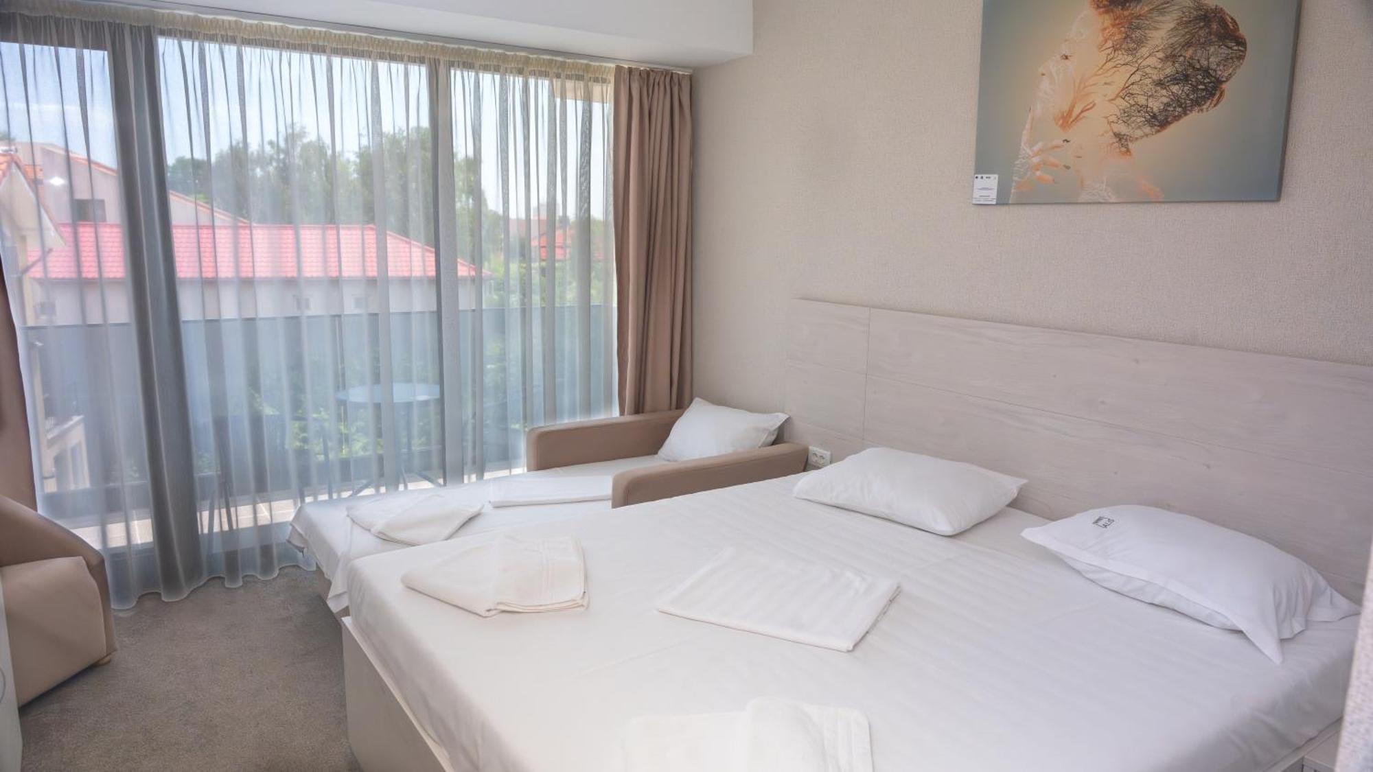 Hotel Alis เอโฟริเอนอร์ด ภายนอก รูปภาพ